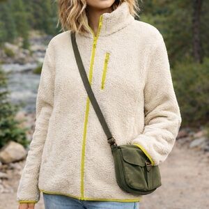 Girlfriend Collective Fleece with Chartreuse Lime Green Accents M Gorpcore